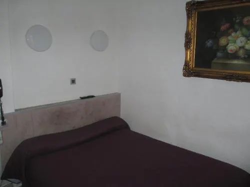 Camelia Prestige - Place De La Nation Париж Отель
